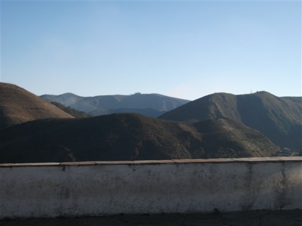 Vista de cadeiaa de montanhas, a partir do centro histórico de Ouro Preto